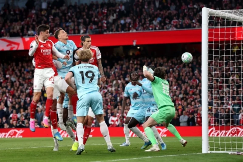 Arsenal Bernli üzərində qələbə qazanaraq Mançester Siti ilə xal fərqini artırıb