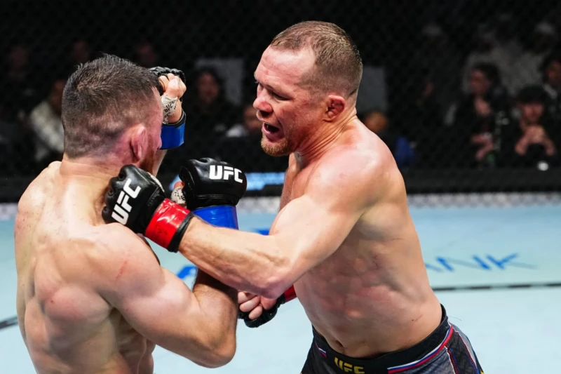 Pyotr Yan üçüncü dəfə Dvalişvilini məğlub edərək UFC çempionluq kəmərini uğurla müdafiə etdi