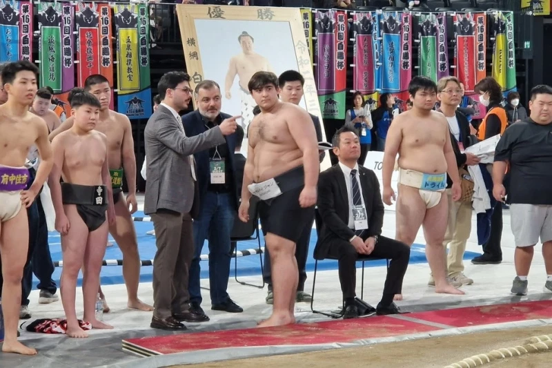 Azərbaycan sumoçusu Hüseyn Ağayevin Hakuho Cup turnirində tarixi debütü