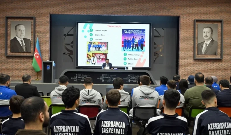 Nazir idmançılarla görüşdü