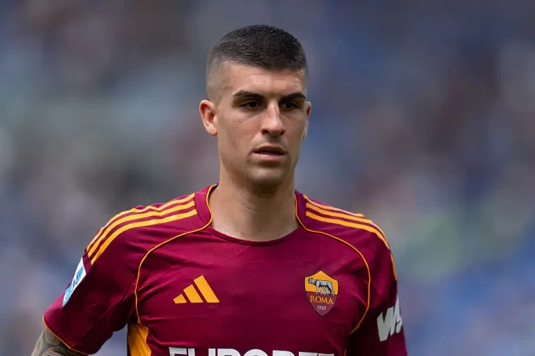 Roma Mançini ilə müqaviləni uzadır