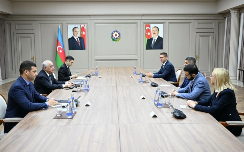 Başbakan Ali Asadov, Dünya Minifutbol Federasyonu Başkanı ile Görüştü