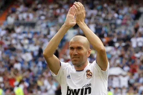 Zinedine Zidane is the best midfielder of the 21st century according to Canal+