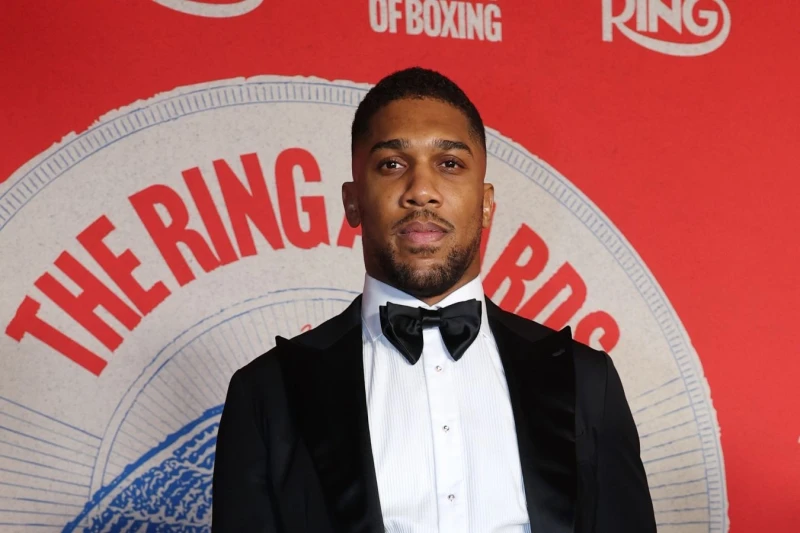 Entoni Coşua 117 kq çəkiyə qayıtdığını açıqlayıb və hazırkı formasını nümayiş etdirib - FOTO