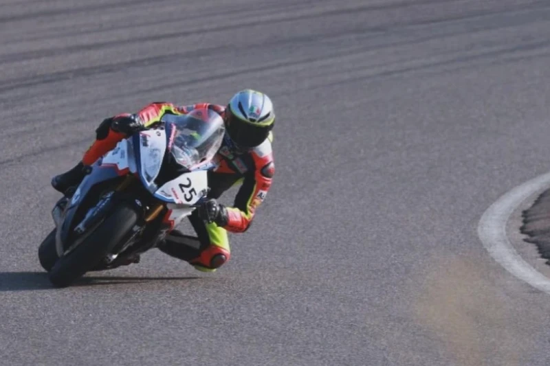 Azərbaycanlı motoidmançı Gürcüstanda bürünc medal qazanıb - FOTO
