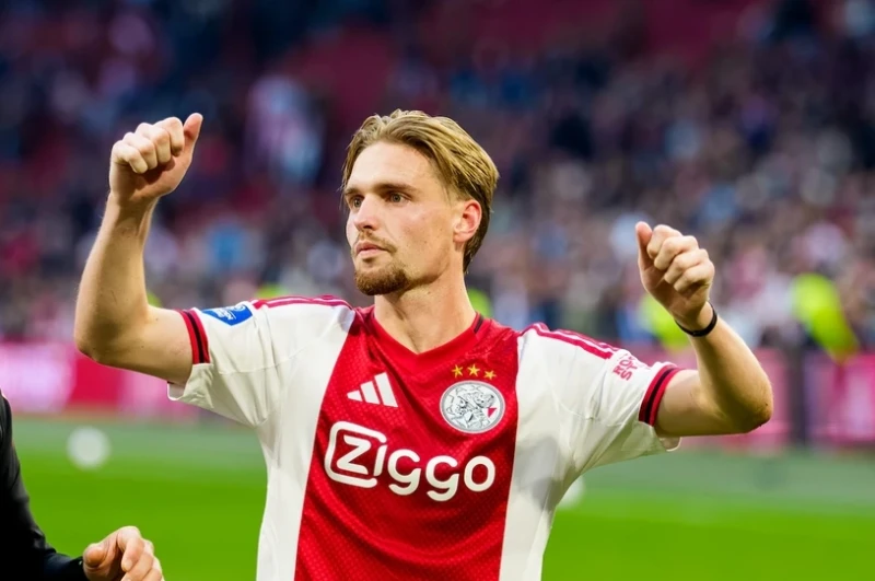 Kennet Teylor Ayaksdan Latsioya transfer olunur