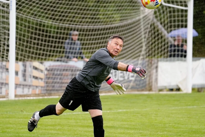 70 yaşlı qapıçı Anhel Mateos İspaniya futbolunda rekord qırdı