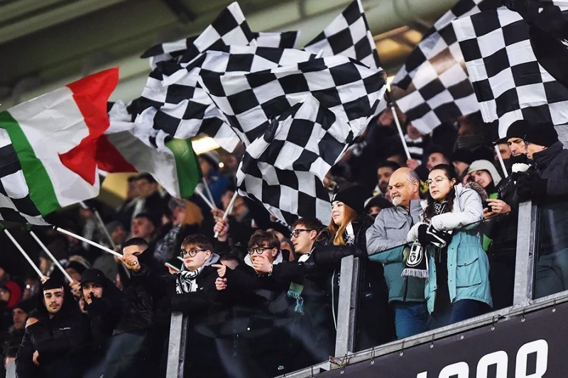 ‘Juventus’ azarkeşlərinin sükuta riayət etməməsi üçün cərimələndi
