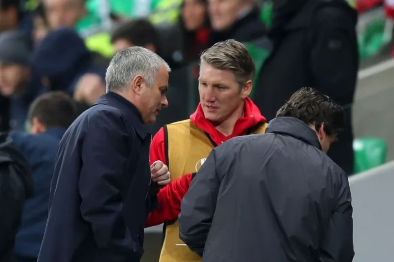 Bastian Şvaynştayger Mourinyo ilə yaşadıqlarını danışıb