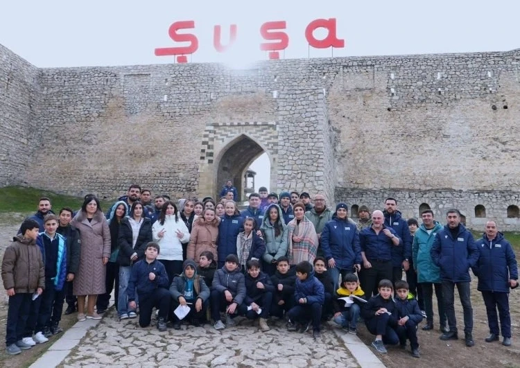 Güləş Qarabağda: Tanınmış güləşçilər Şuşa və Laçında gənclərlə görüşdülər