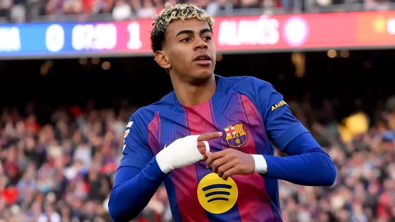 Barcelona Lamine Yamal için PSG'nin 250 milyonluk teklifini reddetti