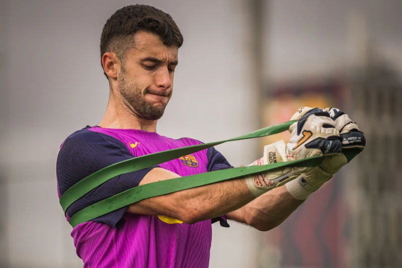 Joan Garcia to regain his place in Barcelona's starting lineup after the international break