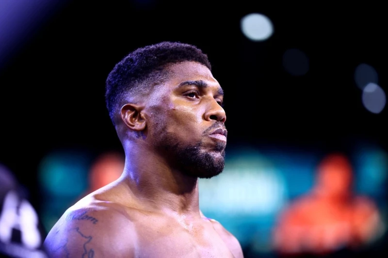Anthony Joshua araba kazasından sonra antrenmanlara geri döndü, amcası ise kariyerini bitirdiğini açıkladı