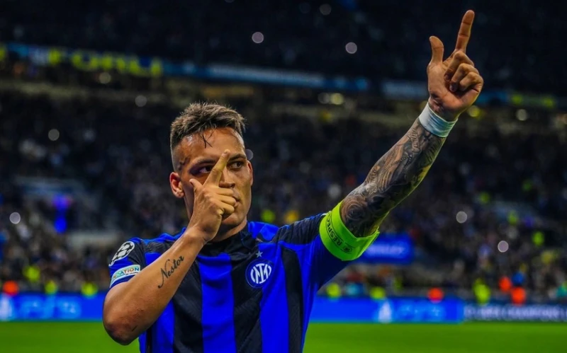 Barselona Levandovskinin yerinə argentinalı hücumçunu transfer etmək istəyir