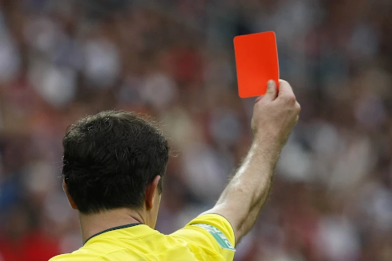 Futbolçusunu təhqir edən məşqçi cəzalandırılıb