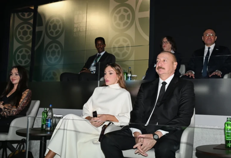 Prezident İlham Əliyev və birinci xanım Mehriban Əliyevin Bakıda keçirilən FIFA U-15 Dünya Çempionatının açılış mərasimindən görüntülər sosial media hesablarında paylaşıldı