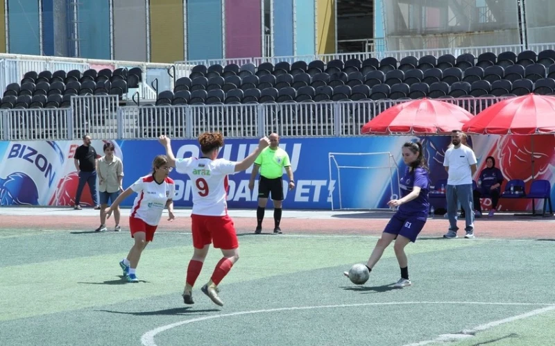 Azərbaycan və Türkiyənin qadın vəkilləri futbol meydanında güclərini yoxlayıblar