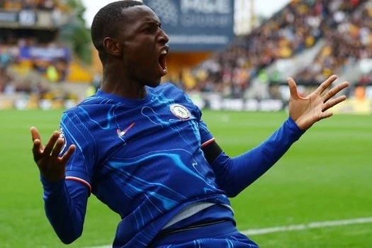 Aston Villa Nikolas Ceksonu transfer etmək istəyir