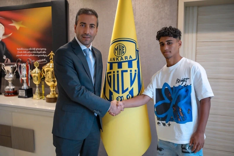 Həsən Nəzərli Ankaragücü ilə peşəkar müqavilə imzalayıb