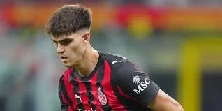 Арсенал интересуется защитником Милана Давидом Бартезагини