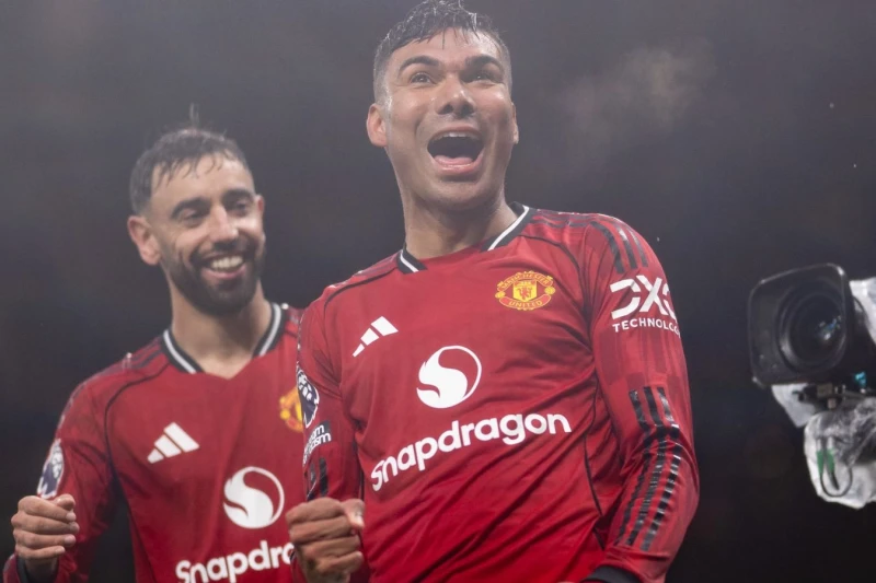 Manchester United is ready to extend Casemiro's contract on the condition of a salary reduction