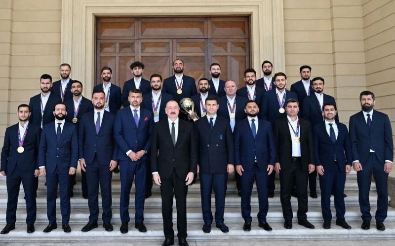 İlham Əliyev dünya minifutbol çempionatında qalib gələn Azərbaycan milli komandasının üzvləri ilə görüşüb