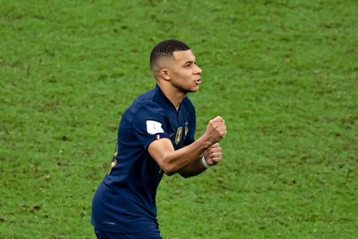 Kilian Mbappenin 400-c&uuml; qolu: Daha 400 qol vurmalısınız