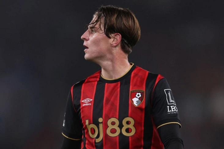 Mançester Yunayted Aleks Skottu transfer etmək istəyir