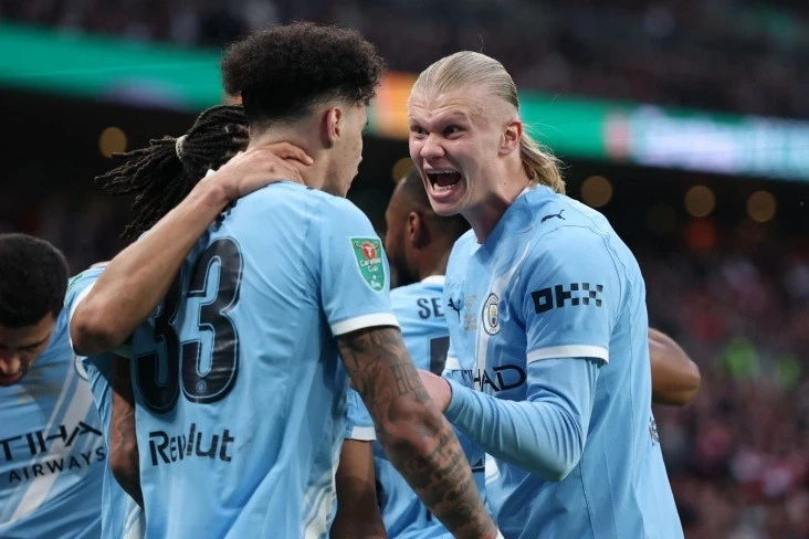 Manchester City, Arsenalı Yenerek Lig Kupası'nı Kazandı: Niko O'Reilly'nin Dublesi Galibiyeti Getirdi