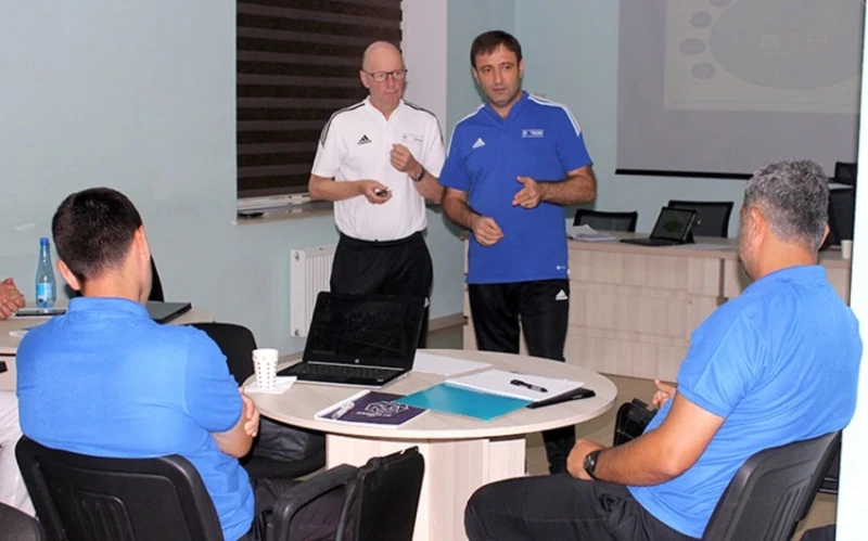 UEFA Pro Kateqoriyalı Məşqçi Kursunun III Mərhələsi Liderlik Mövzularını Əhatə Edir
