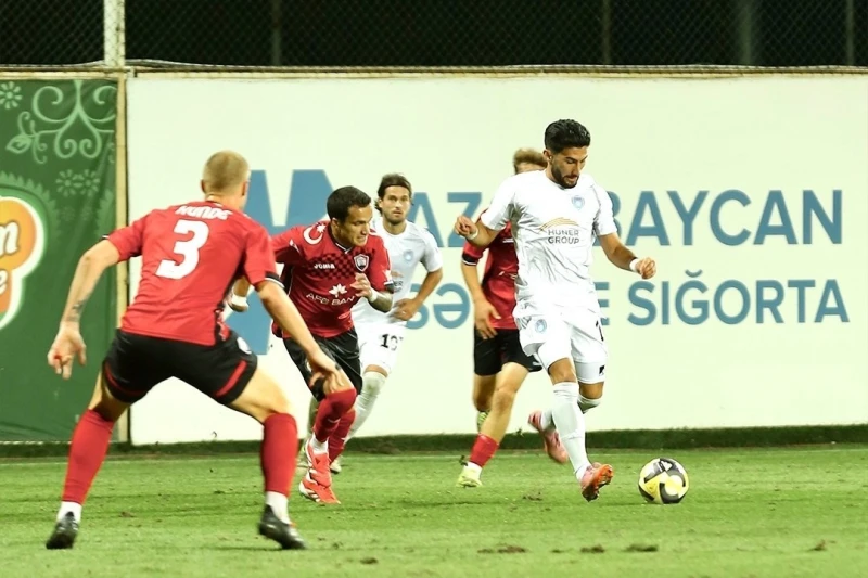 Ayhan Hüseynov, Turan Tovuzda 100 maça çıkan ilk futbolcu oldu