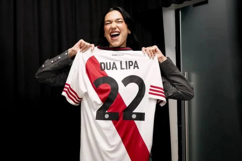 Dua Lipa, Süper Klasikte River Plate Forması Giymekten Çekindi;