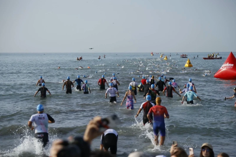 Bakıda ALUFAR IRONMAN 70.3 triatlonu start götürdü