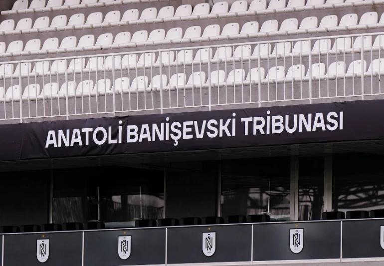 Anatoli Banişevskinin adı Neftçi stadionunun tribunasına verildi