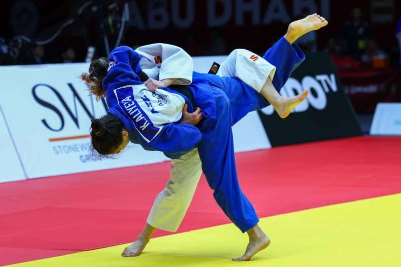 İJF Könül Əliyevanın Əbu-Dabidə tarixi qızıl medalını təqdim etdi