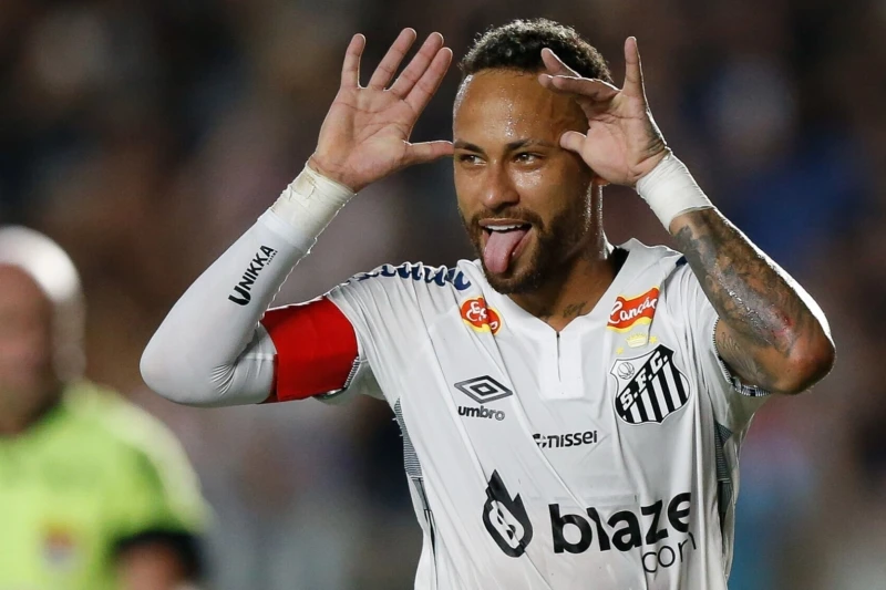 Neymar, Raphinha'nın Altın Top'ta beşinci olmasına alay etti