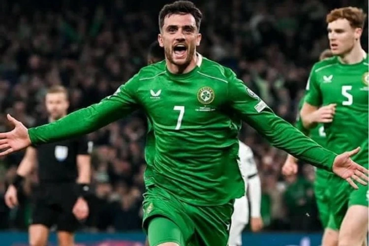 Fənərbaxça AZ Alkmarın oyun&ccedil;usu Troy Perrott ilə maraqlanır