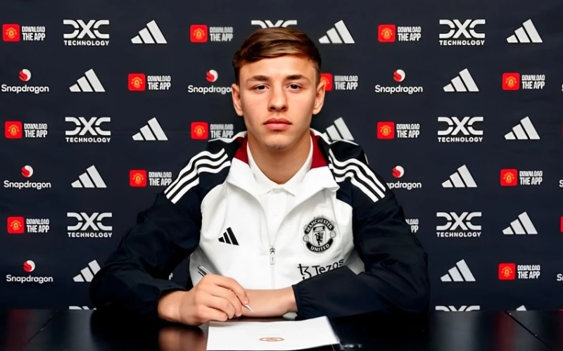 "Mançester Yunayted" 17 yaşlı Dağıstan əsilli futbolçunu transfer edib