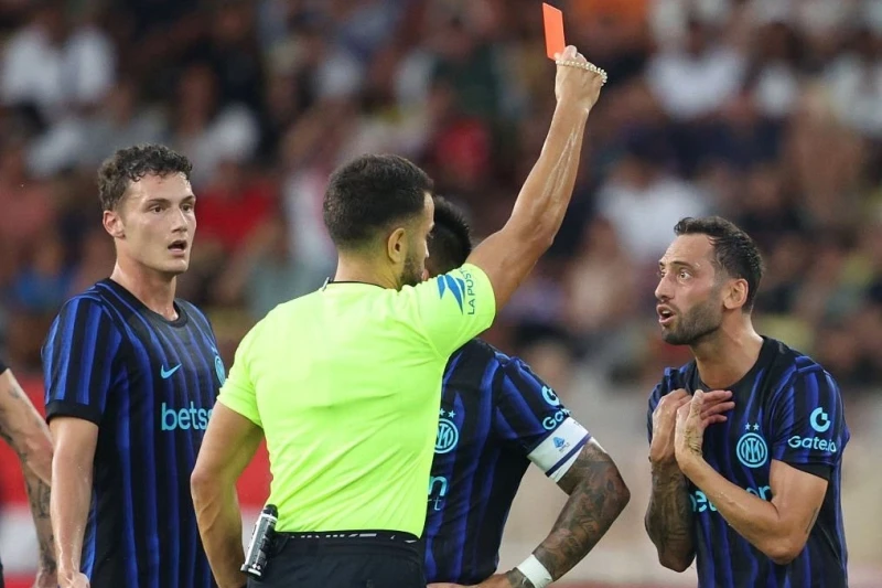Hakan Çalhanoğlu Receives Red Card in Match Against Monaco