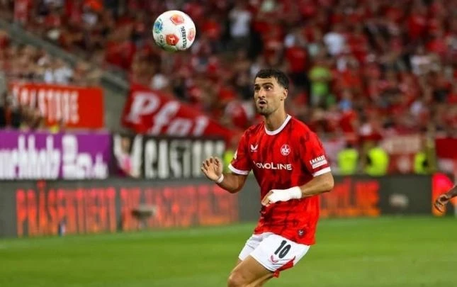 Kayzerslautern Bohuma məğlub oldu, Mahir meydana sonradan daxil oldu