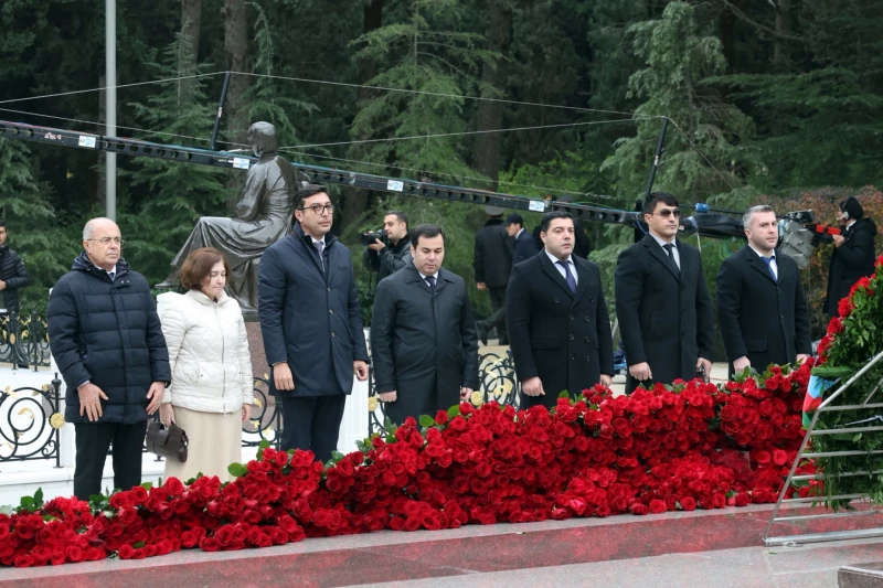 Gençlik ve Spor Bakanlığı Haydar Aliyev ve Zarife Aliyeva'nın Anısını Andı - FOTO