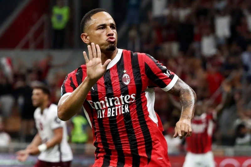 Beşiktaş Milanın futbolçusu Noa Okafora üçün danışıqlara başlayıb
