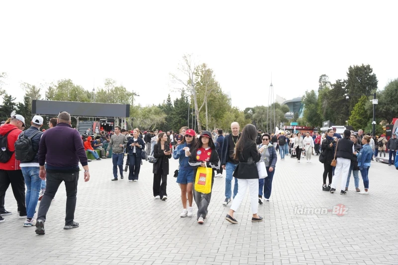 Второй день Гран-при Азербайджана Формулы-1 на Бакинском бульваре - ФОТОРЕПОРТАЖ