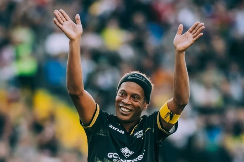 Ronaldinyo karyerasını bərpa edib