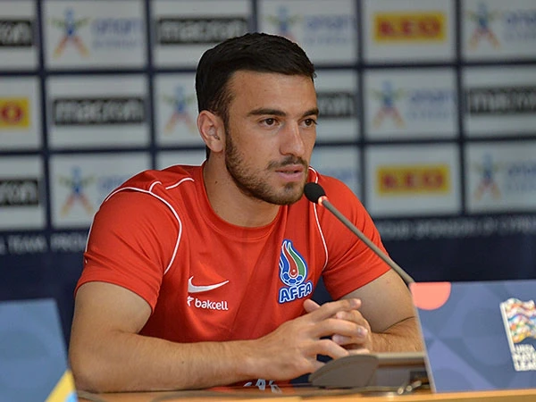 Qara Qarayevin atası vəfat edib