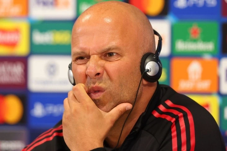 Arne Slot Liverpuldan ayrılsarsa, Ange Postekoqlu əvəzləyə bilər