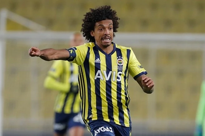“Fənərbaxça”nın keçmiş futbolçusu xəstəxanaya yerləşdirilib