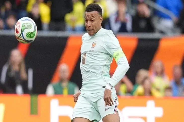 Mbappe Fransa millisində Papenin rekordunu təkrarladı, Jiruya yaxınlaşdı