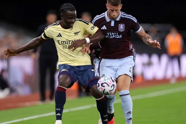 Arsenal, Villa Parkda 1-0 qalib gəldi – Saka 59‑cu dəqiqədə qol vurdu