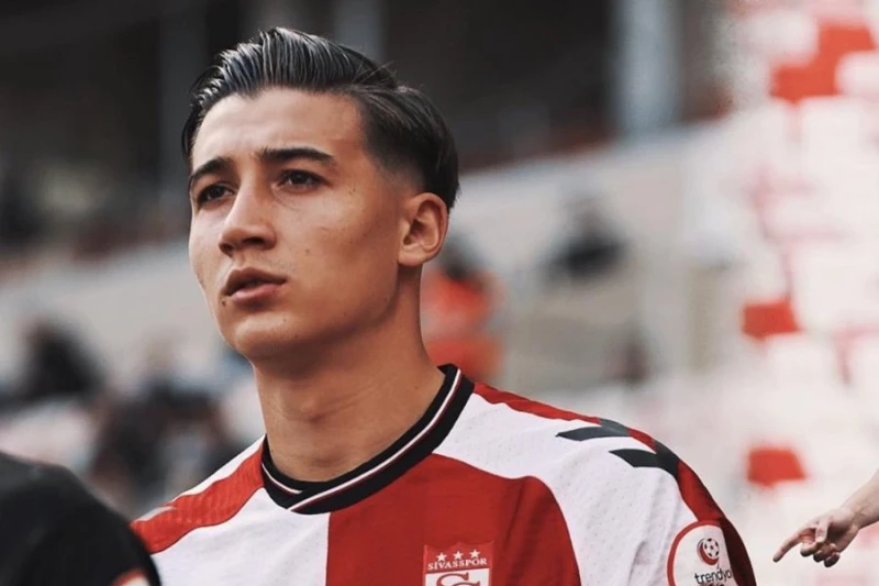 Mert Çelik futboldan uzaklaştırılması nedeniyle özür diledi